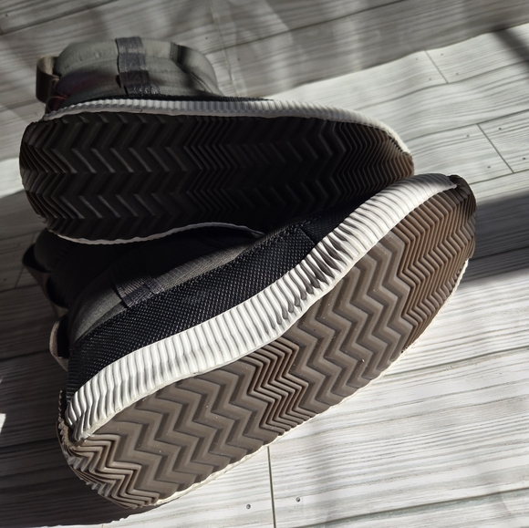 SOREL Out and About Puffy Mid Snow Boots - Picture 7 of 7